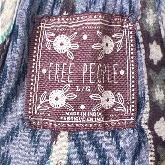 Like New! Free People Elegant Black and Purple Cami Top in Size L - Picture 4 of 11